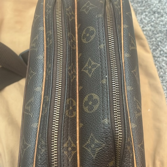 Authentic Louis Vuitton Reporter bag - Picture 9 of 10